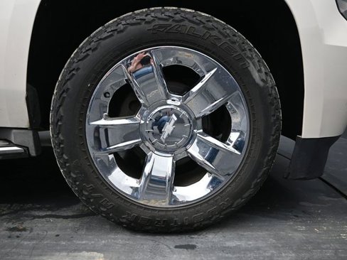 Used 2015 Chevrolet Suburban LTZ image 10