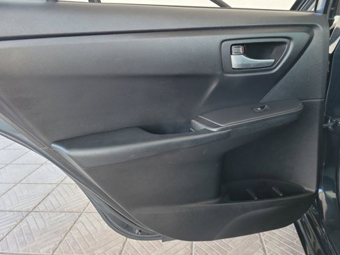 Used 2017 Toyota Camry SE image 19