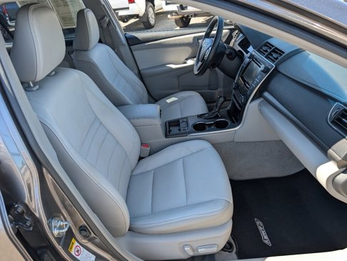 Used 2017 Toyota Camry XLE image 8