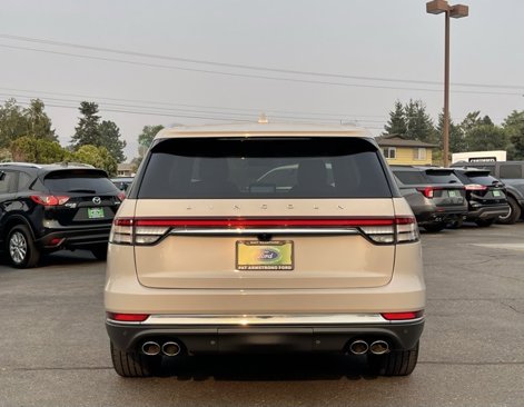 Used 2020 Lincoln Aviator Reserve w/ Equipment Group 201A image 4