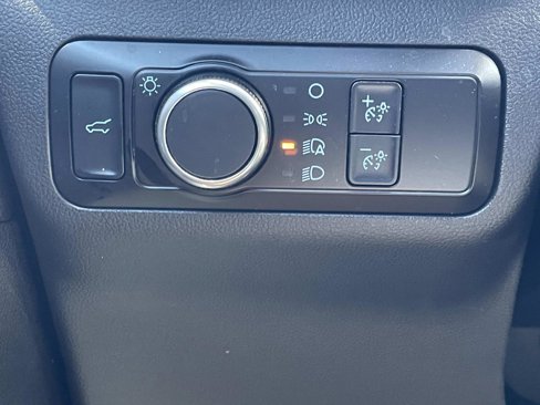 Used 2022 Ford Escape SE w/ SE Sport Appearance Package image 16