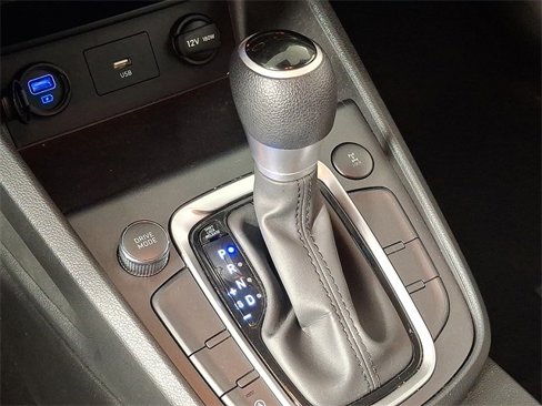 Used 2022 Hyundai Kona SEL w/ Winter Weather Package image 17