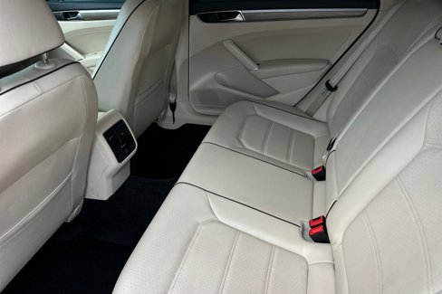 Used 2018 Volkswagen Passat 2.0T SE image 12