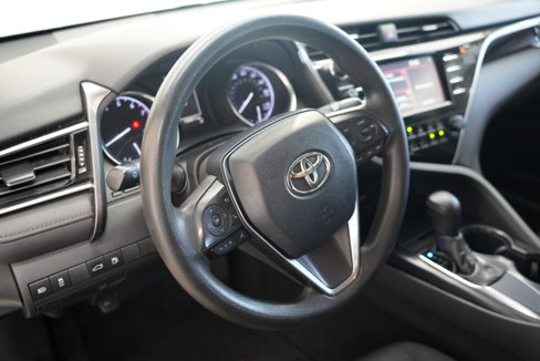 Used 2018 Toyota Camry LE image 12
