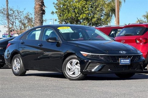 Certified 2024 Hyundai Elantra SE image 2