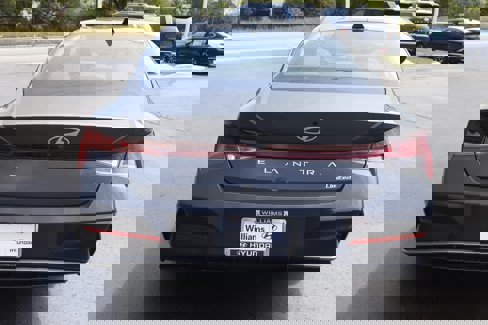 New 2025 Hyundai Elantra Limited image 4