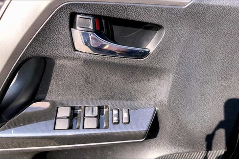 Used 2018 Toyota RAV4 SE image 35