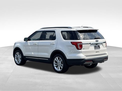 Used 2019 Ford Explorer XLT w/ Equipment Group 202A image 3