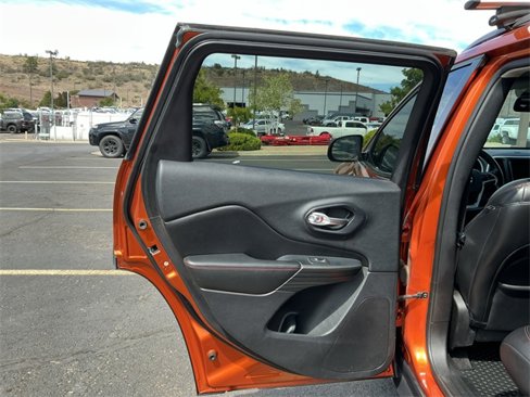 Used 2016 Jeep Cherokee Trailhawk w/ Cold Weather Group image 19