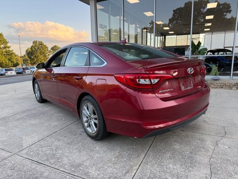 Used 2015 Hyundai Sonata SE image 2