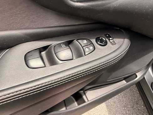 Used 2023 Nissan Murano SV image 12