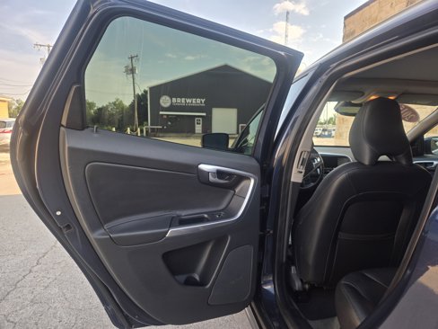 Used 2015 Volvo XC60 T5 Premier w/ Proximity Package image 6