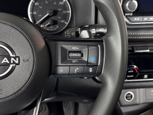 Used 2022 Nissan Rogue SV image 14