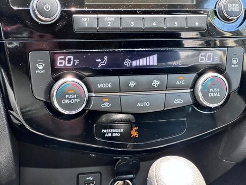 Used 2015 Nissan Rogue SV image 21