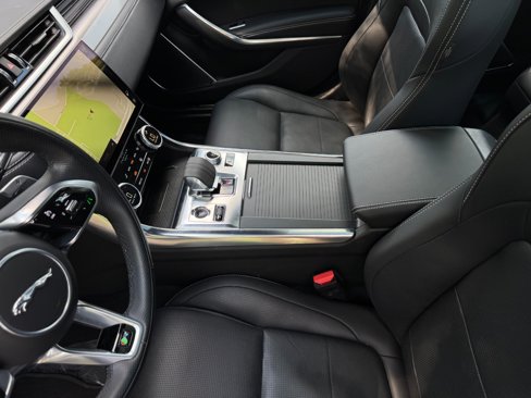 Used 2021 Jaguar XF R-Dynamic SE image 12