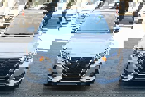 Used 2022 Nissan Sentra SV image 2