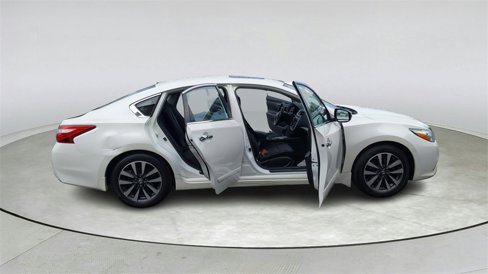 Used 2017 Nissan Altima 2.5 SV w/ Convenience Package image 14