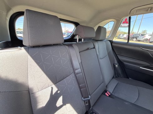 Used 2022 Toyota RAV4 XLE image 18