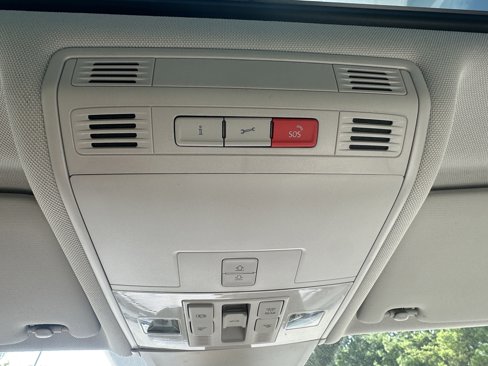 Used 2022 Volkswagen Tiguan SE image 29