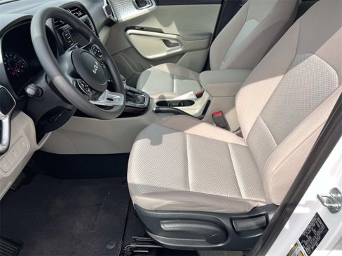 Used 2022 Kia Soul LX image 16