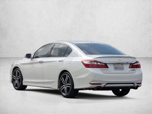 Used 2017 Honda Accord Touring image 8