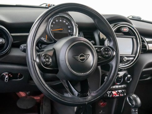 Used 2019 MINI Cooper 2-Door Hardtop w/ Signature Upholstery Package image 11