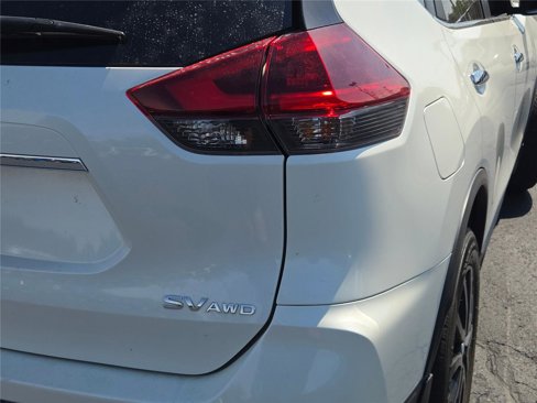 Used 2020 Nissan Rogue SV image 13