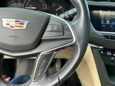 Used 2018 Cadillac XT5 Luxury w/ Driver Awareness Package image 18