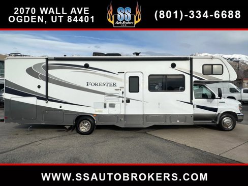 Used 2016 Ford E-450 and Econoline 450 Super Duty w/ Motorhome Prep Package image 1