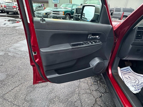 Used 2012 Jeep Liberty Sport image 11
