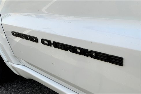 Used 2019 Jeep Grand Cherokee Altitude image 29