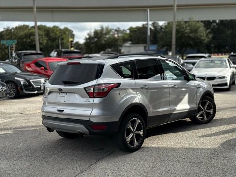 Used 2017 Ford Escape SE w/ Equipment Group 201A image 4
