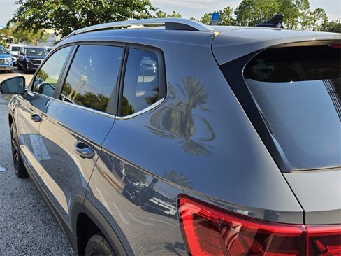 Used 2022 Volkswagen Taos SE w/ IQ.Drive SE Package image 9