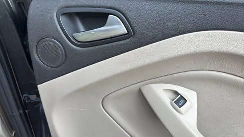 Used 2015 Ford Escape Titanium image 32