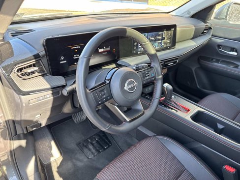 Used 2025 Nissan Kicks SR w/ SR Premium Package image 18