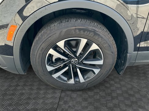Used 2024 Volkswagen Tiguan S image 9