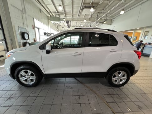 Used 2021 Chevrolet Trax LT w/ LT Convenience Package image 6