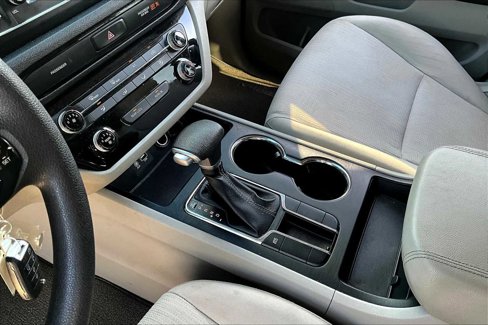 Used 2020 Kia Sedona LX image 14