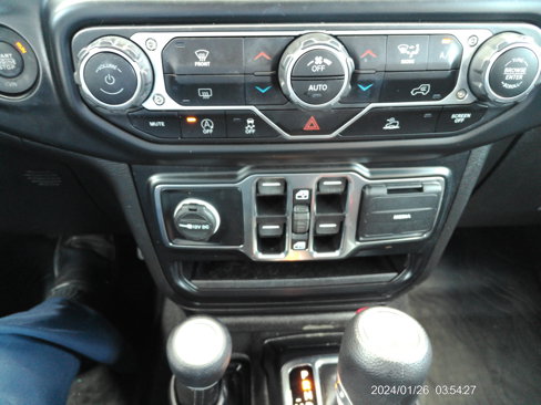 Used 2022 Jeep Wrangler Unlimited Sport image 37