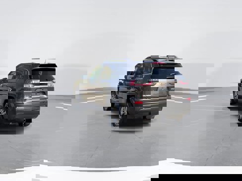 Used 2021 Jeep Cherokee Latitude Plus image 5