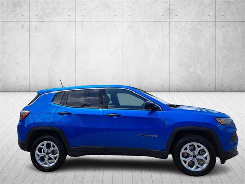 Used 2025 Jeep Compass Sport image 4