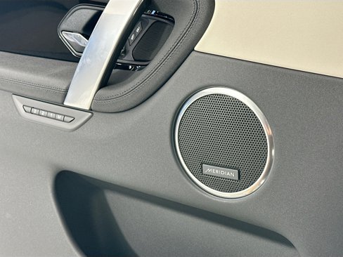 Used 2025 Land Rover Discovery Sport S image 16
