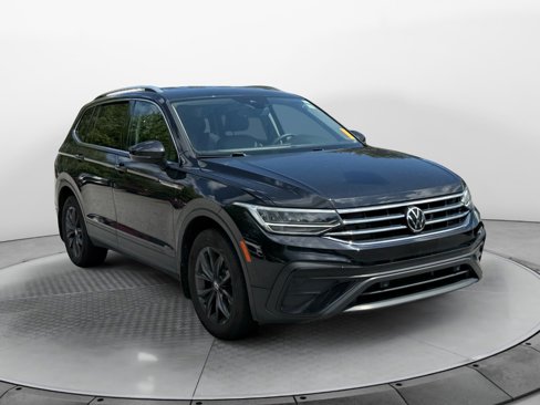 Certified 2022 Volkswagen Tiguan SE image 1