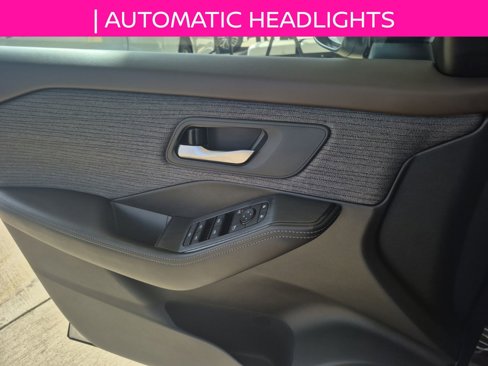 Used 2021 Nissan Rogue SV image 10