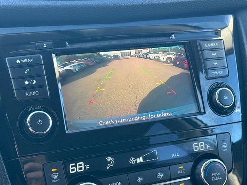 Used 2018 Nissan Rogue SV image 23