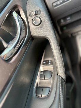 Used 2015 Nissan Rogue SV image 18