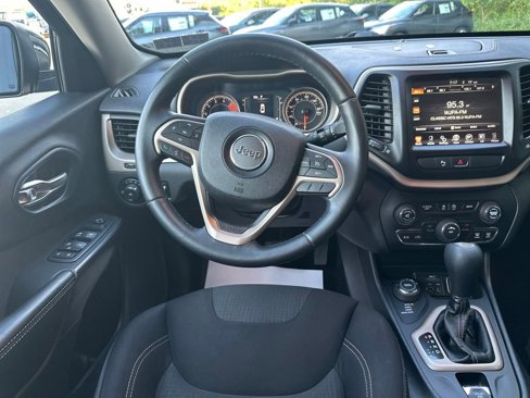 Used 2017 Jeep Cherokee Latitude w/ Safety/Convenience Group image 14