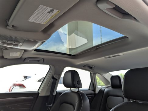 Certified 2024 Volkswagen Jetta SEL image 29