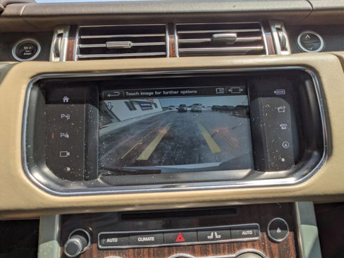 Used 2016 Land Rover Range Rover HSE image 19