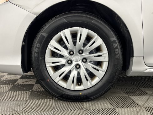 Used 2013 Toyota Camry LE image 20